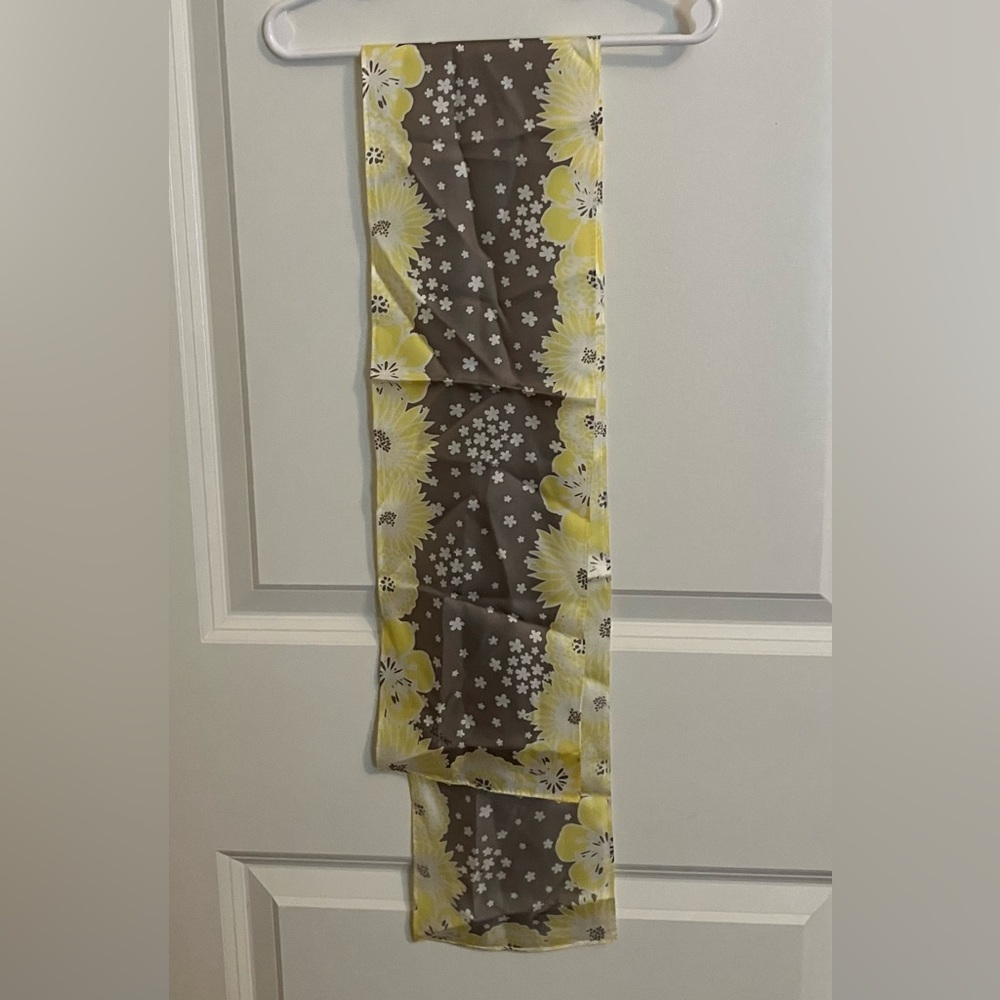 Thirty-One scarf - Picture 2 of 4